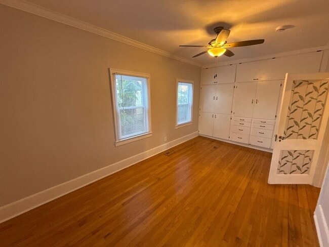 Building Photo - 1615 D St NE