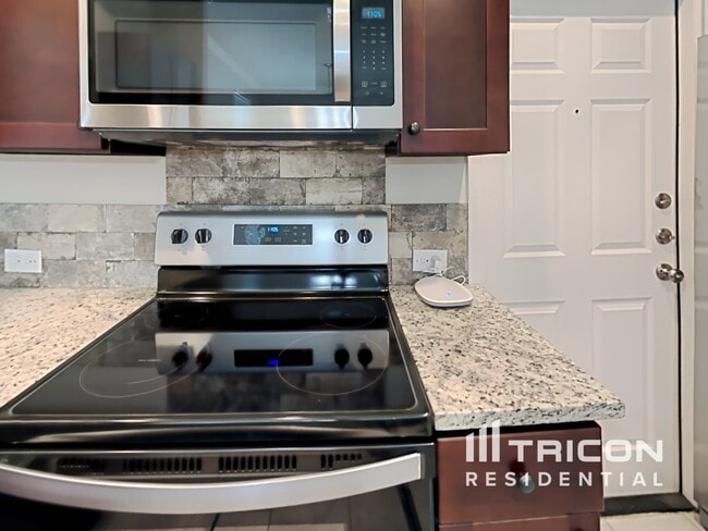 Building Photo - 4007 Anton Dr