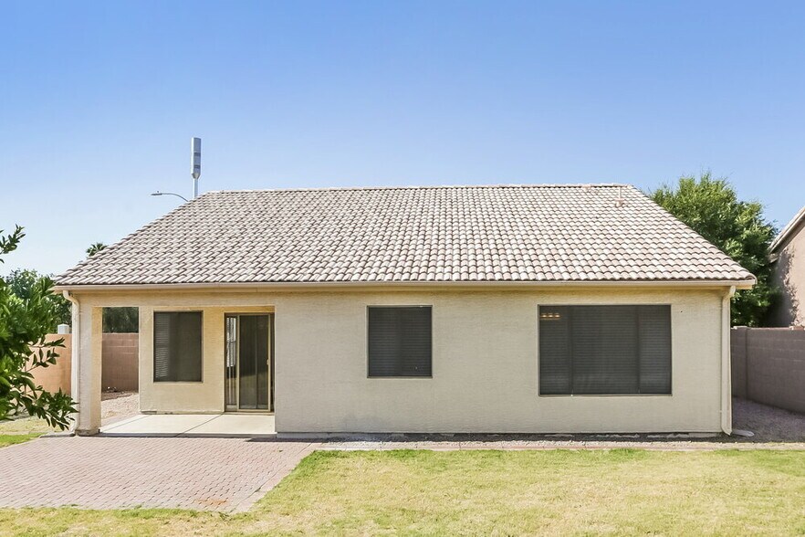 Building Photo - 5158 W Vista Ave