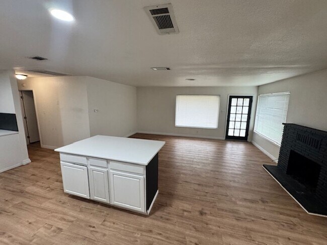 Building Photo - Conveniently Located Home with Attached Studio!