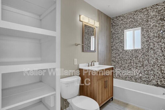 Building Photo - 730 North Meade Ave