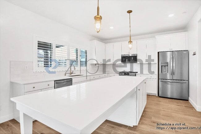 Building Photo - 823 Blue Oak Lane W