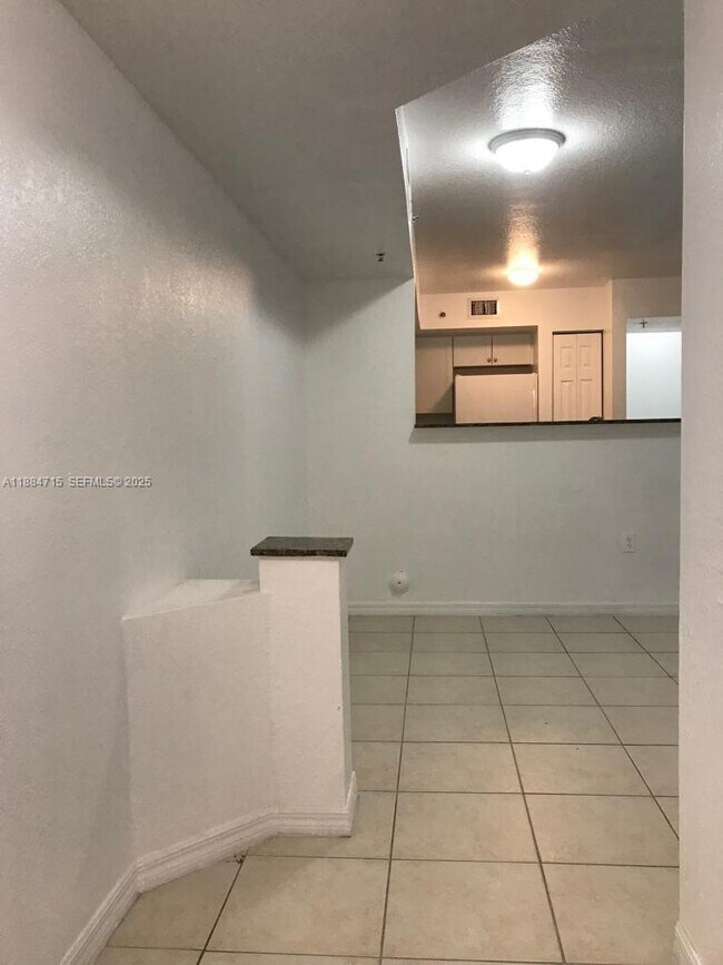 Building Photo - 13800 NE 3rd Ct