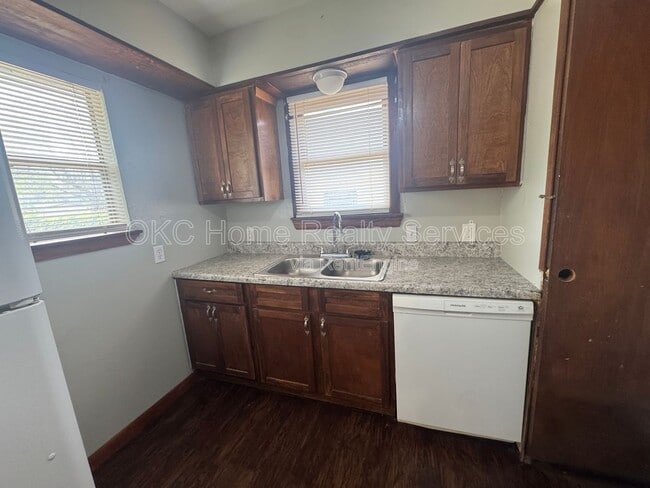 Building Photo - 630 SE 21st St