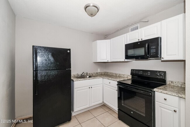 Building Photo - 3112 Hartridge St