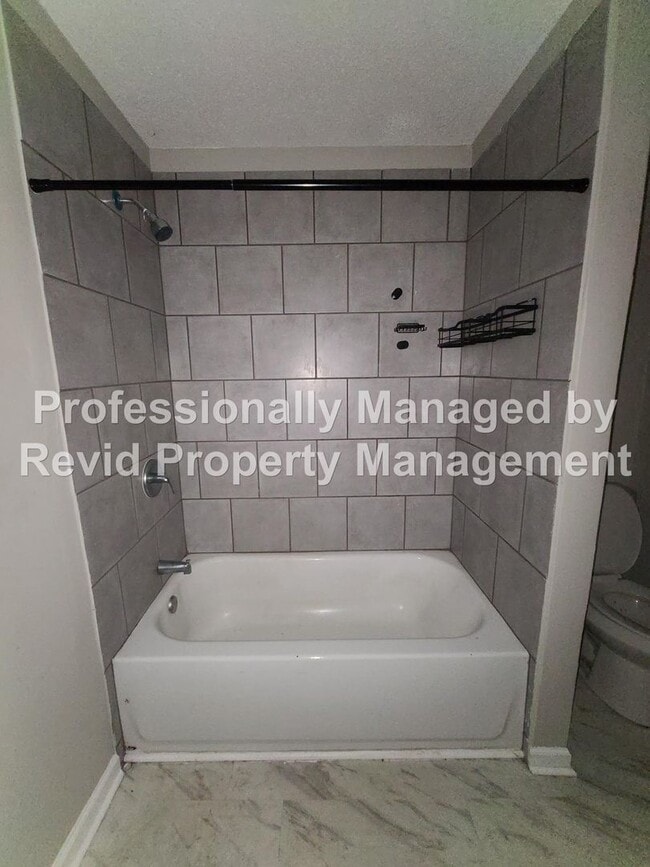 Building Photo - 4989 Wilburn Ave