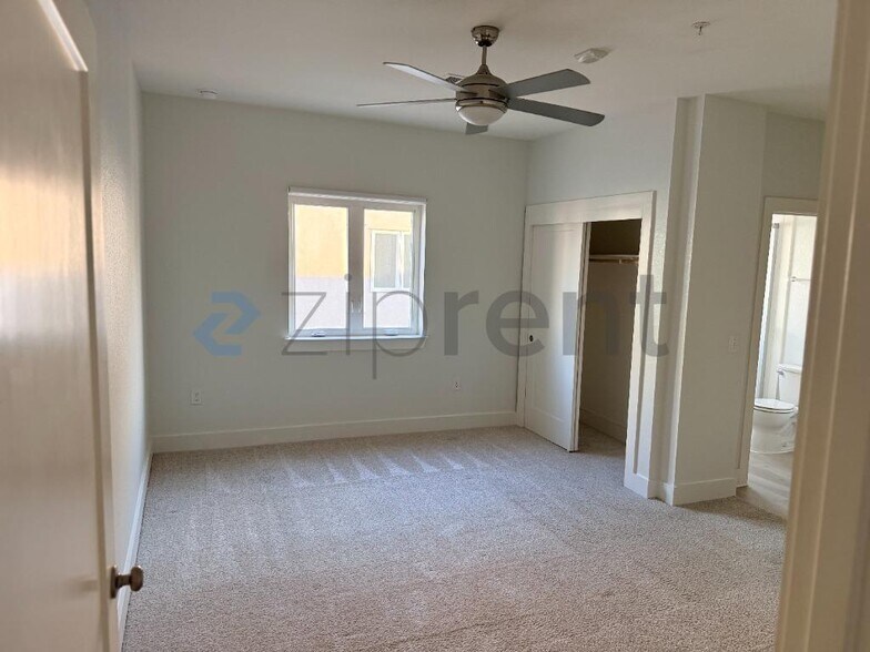 Building Photo - Unit 4104