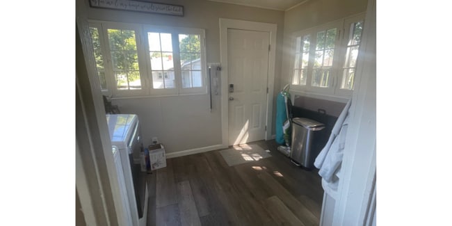 Building Photo - 1907