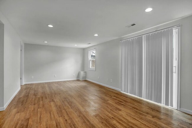 Building Photo - Gorgeous 5 Bedroom In Harford County Ready...