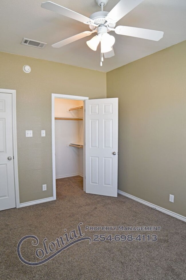 Building Photo - AVAILABLE NOW!!!!!