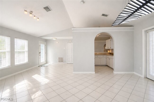 Building Photo - 3107 SW 15th Ave