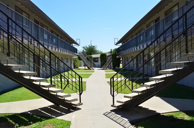 Primary Photo - Sierra Grand Apartments