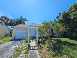 Building Photo - REDUCED $200!!  Cute 3/1 with updated kitc...