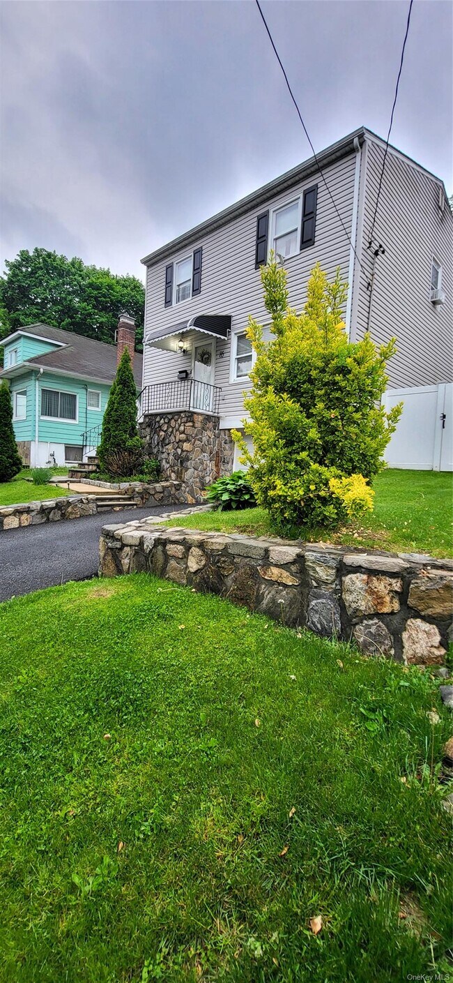 Building Photo - 85 Bushey Ave