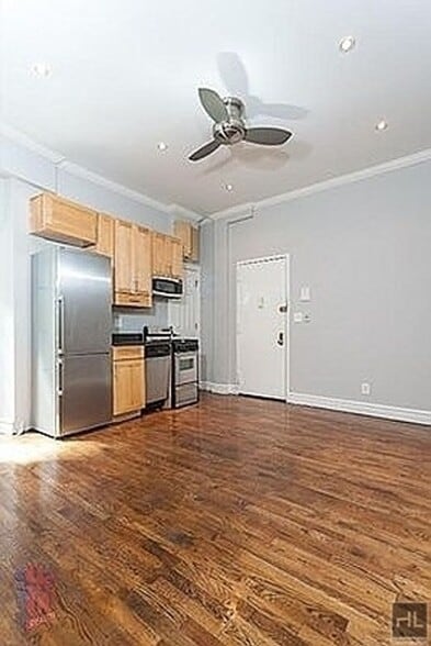 Building Photo - Mott Street