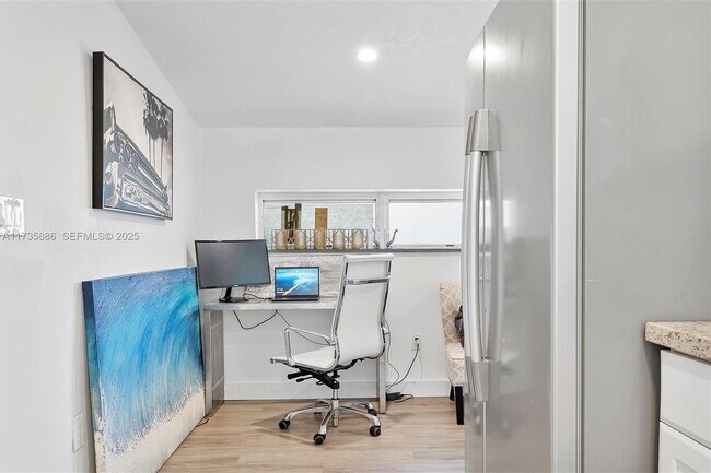 Building Photo - 2541 NE 195th St