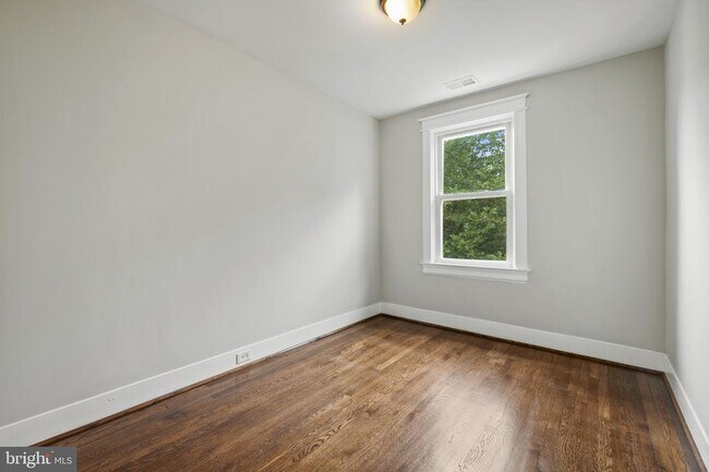 Building Photo - 3551 Hertford Pl NW