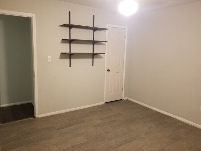 Building Photo - 1330 White Oak Dr
