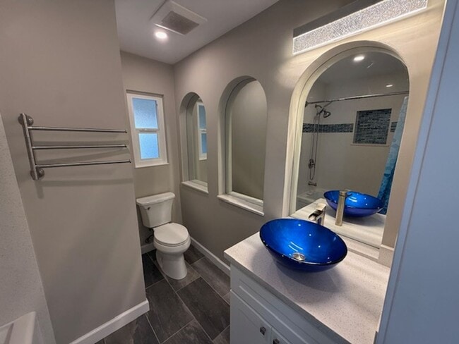 Building Photo - Remodeled 3 Bedroom Home with Bay Views + Stunning Backyard Patio