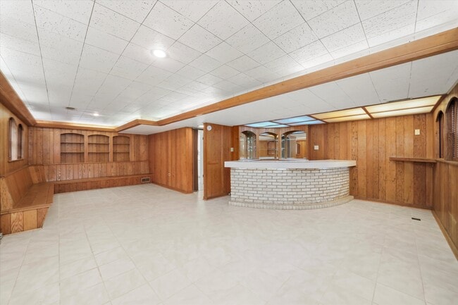 Building Photo - 400 Locust Rd