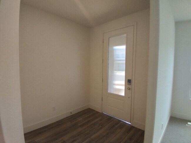 Building Photo - 5855 E Pitt Ave