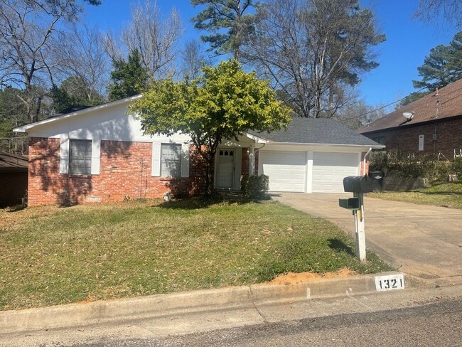 Building Photo - 3/2/2 Longview ISD
