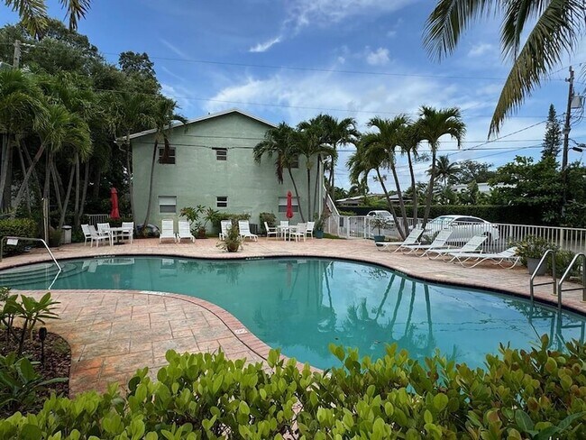 Building Photo - 2607 NE 8th Ave