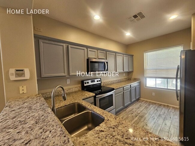 Building Photo - 39746 N Cross Timbers Way