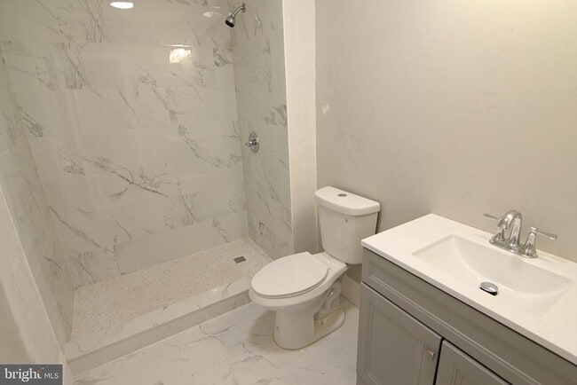 Building Photo - 17 W 4th St