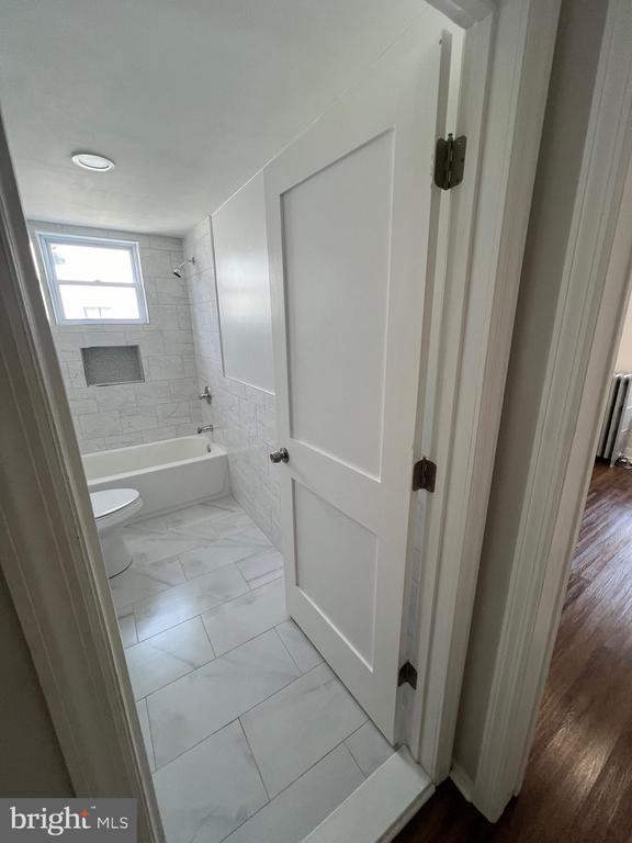 Building Photo - 1731 W 6th St