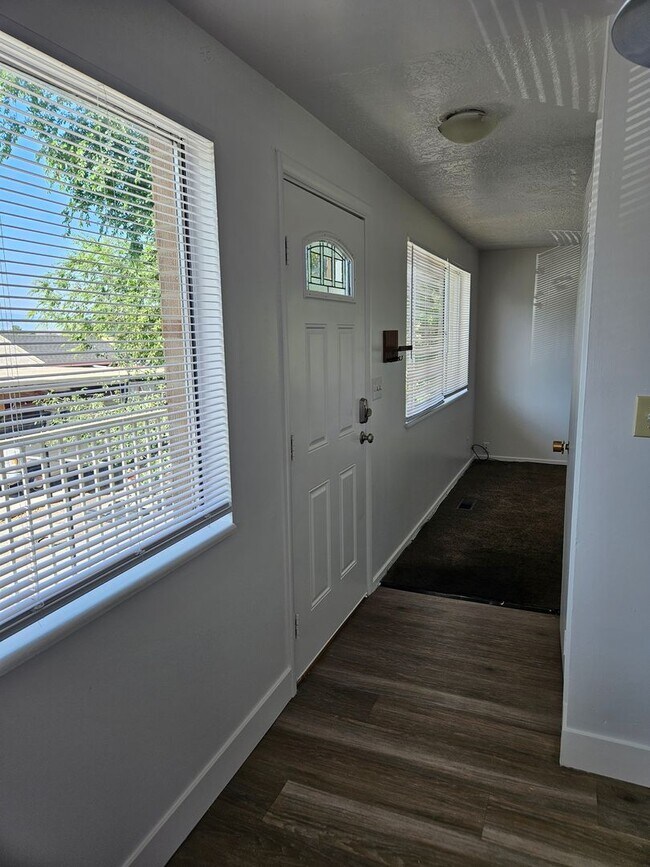Interior Photo - 349-357 N 800 W