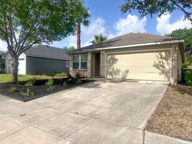 Building Photo - 1 STORY 3 BEDROOM WITH AN OFFICE AND 2 BATHROOM.