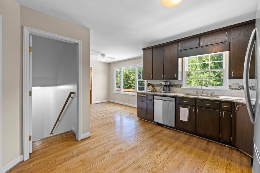 Building Photo - 3010 Eaker Dr