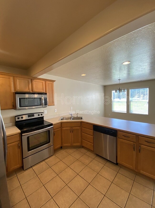 Building Photo - 433 N 3150 W