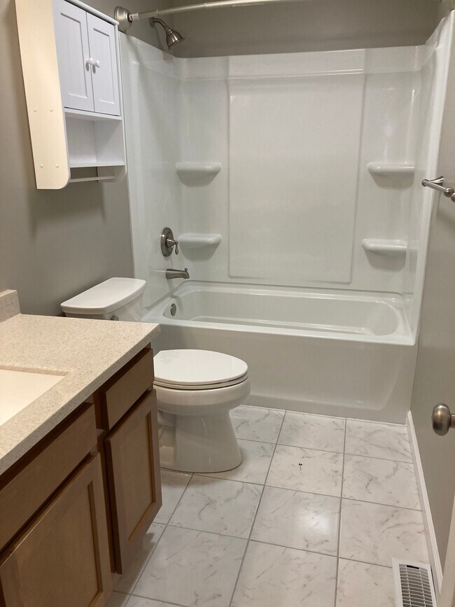 Building Photo - 135 Locust St