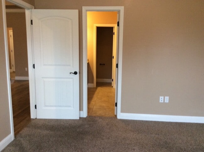Building Photo - 200 Almond Tree Ln