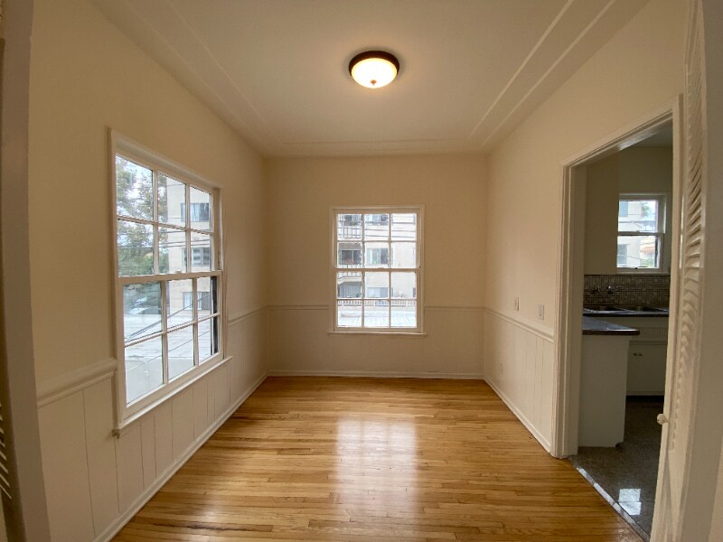 Building Photo - 9006 Burton Way