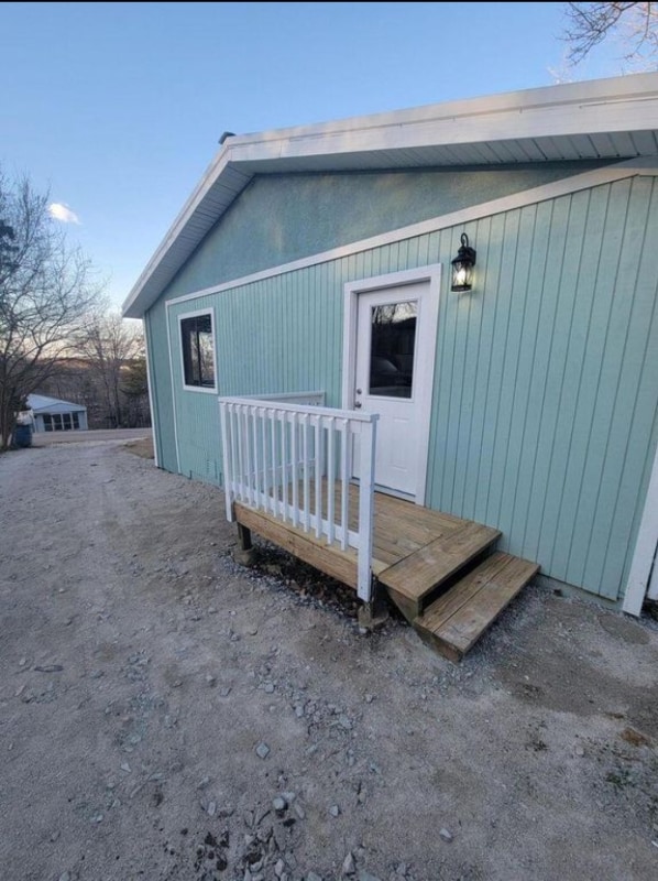 Building Photo - 247 Redbud St