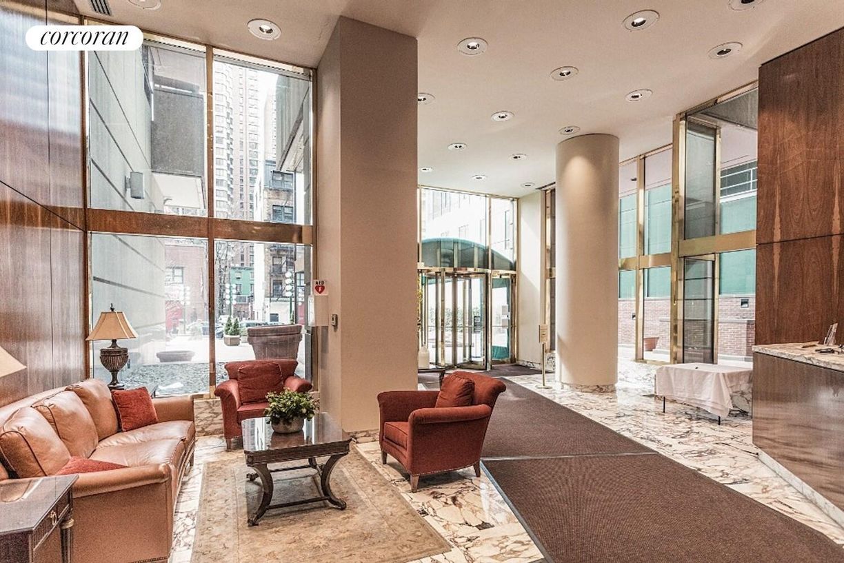 Building Photo - 235 E 40th St