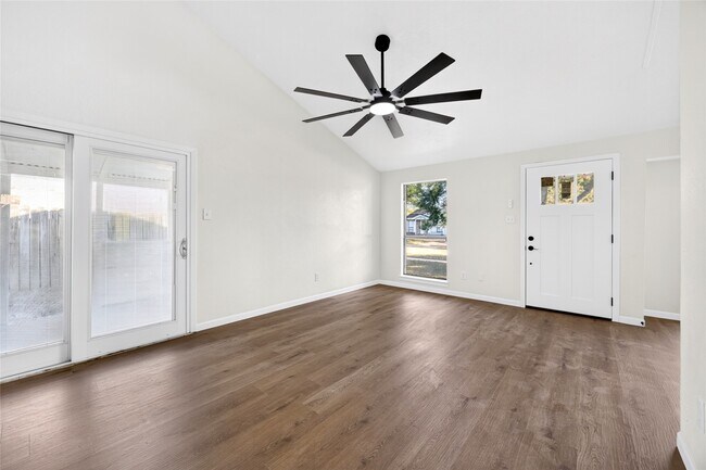 Building Photo - 24114 4 Sixes Ln
