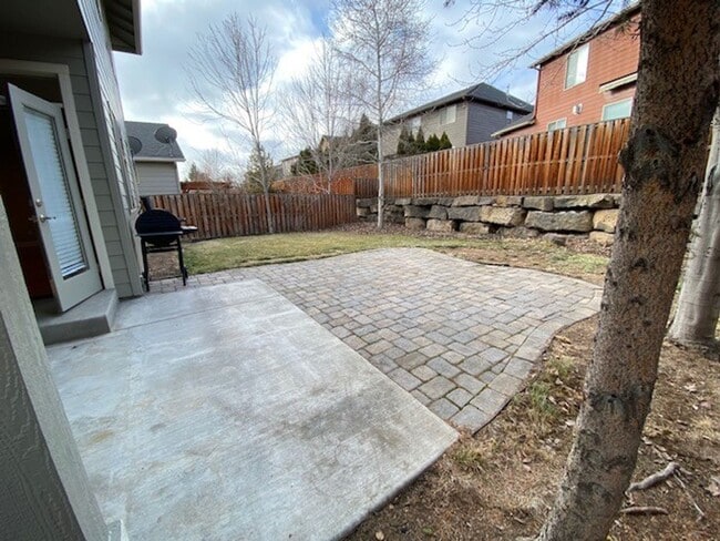 Building Photo - Community pool