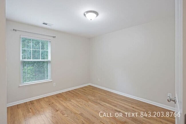 Building Photo - 158 Charlesfort Way
