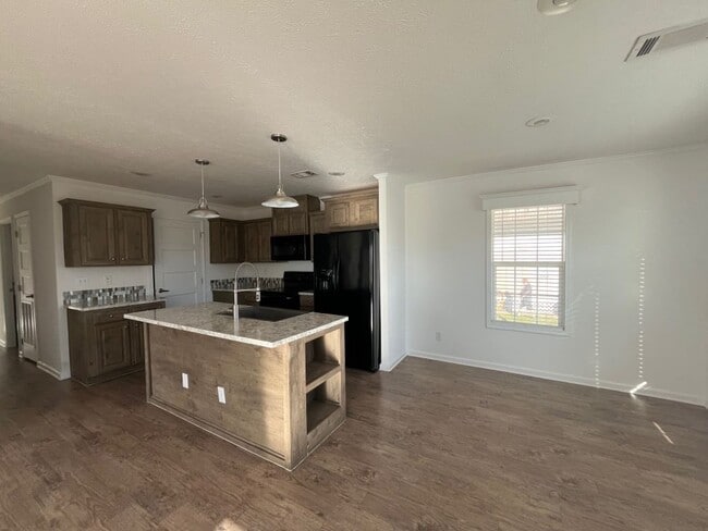 Building Photo - 171 Eland Dr