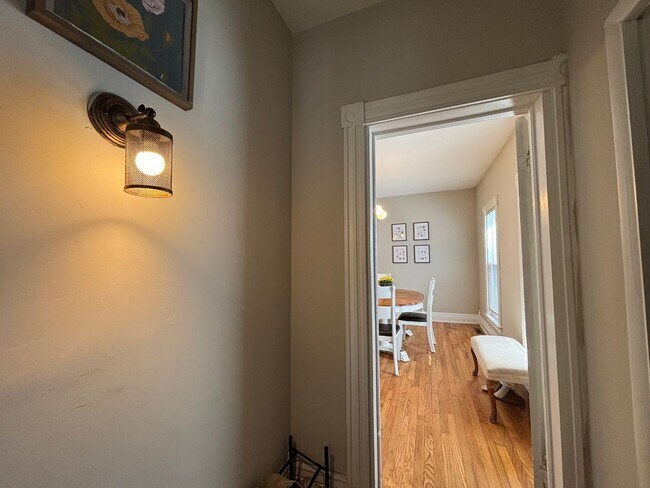 Building Photo - Single Family Home In The Park Ave Neighborhood!