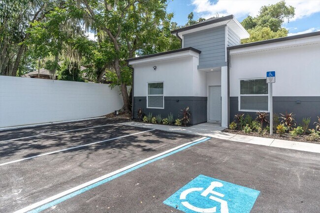 Building Photo - 705 S Orange Ave