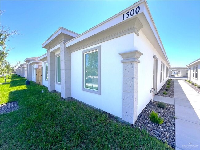 Building Photo - 25 Shavano Dr