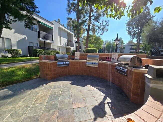Building Photo - For Rent – 2 Bedroom | 1.5 Bathroom Townho...