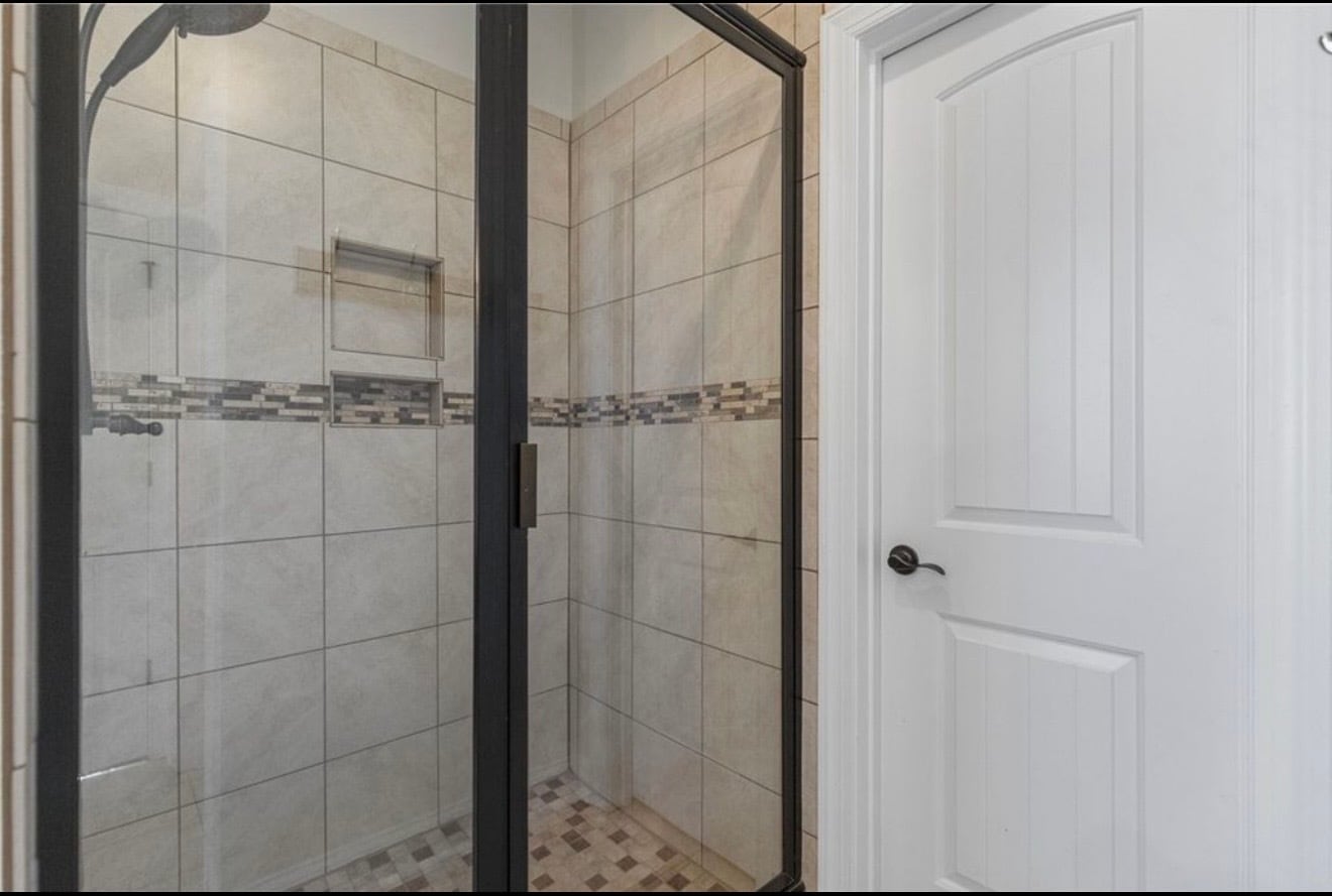Master Bath - 411 W Sundance Dr