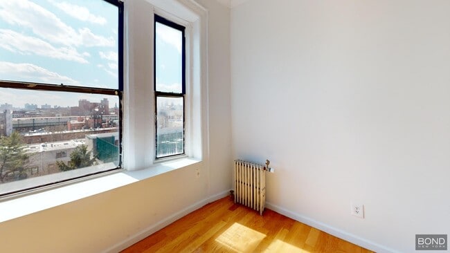 Building Photo - 387 S 4th St