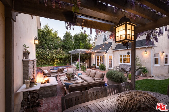 Building Photo - 427 12th St